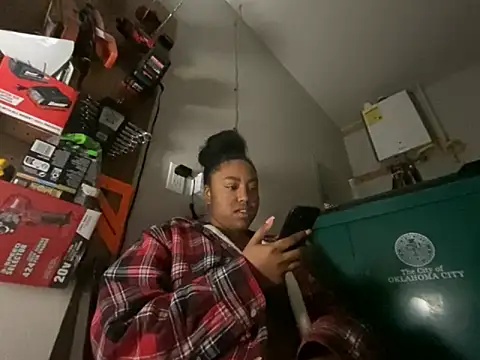 Snapshot of princesslivv chatting on 10/29/25, 08:32 princesslivv online show from 10/29/25, 08:32