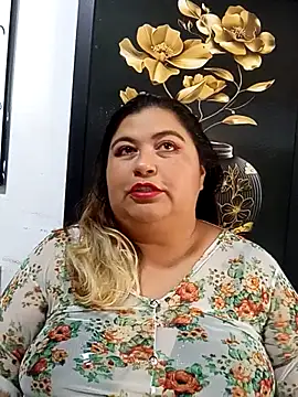 Snapshot of curvy_diva_ chatting on 10/05/25, 12:03 curvy diva  online show from 10/05/25, 12:03