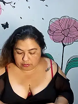 Snapshot of curvy_diva_ chatting on 10/08/25, 09:29 curvy diva  online show from 10/08/25, 09:29