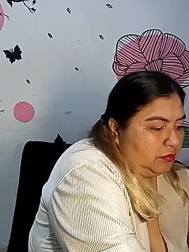 Snapshot of curvy_diva_ chatting on 10/14/25, 01:12 curvy diva  online show from 10/14/25, 01:12