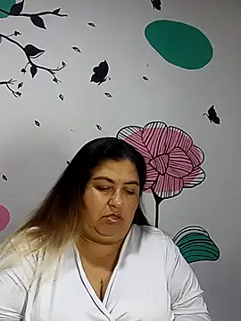 Snapshot of curvy_diva_ chatting on 10/15/25, 11:10 curvy diva  online show from 10/15/25, 11:10