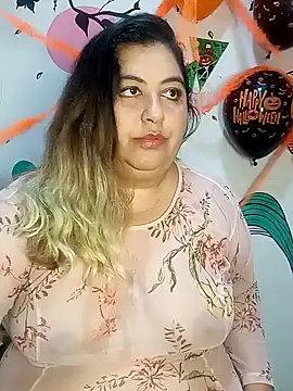 Snapshot of curvy_diva_ chatting on 10/28/25, 01:14 curvy diva  online show from 10/28/25, 01:14