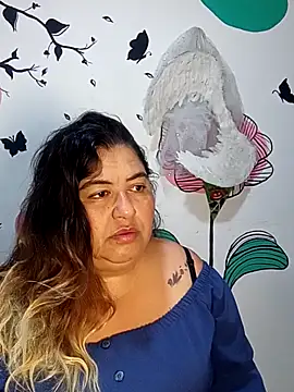 Snapshot of curvy_diva_ chatting on 12/15/25, 09:13 curvy diva online show from 12/15/25, 09:13