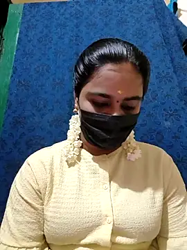 Snapshot of mini-queen chatting on 10/11/25, 07:29 mini-queen online show from 10/11/25, 07:29