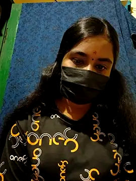 Snapshot of mini-queen chatting on 10/28/25, 05:26 mini-queen online show from 10/28/25, 05:26