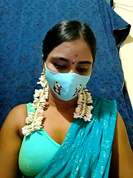 Snapshot of mini-queen chatting on 10/31/25, 01:56 mini-queen online show from 10/31/25, 01:56