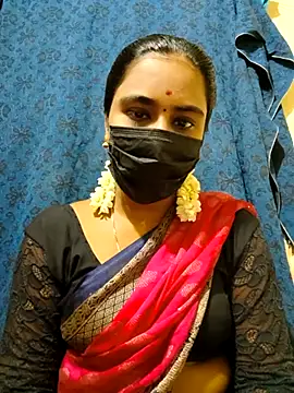 Snapshot of mini-queen chatting on 11/06/25, 07:42 mini-queen online show from 11/06/25, 07:42