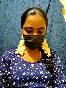 Snapshot of mini-queen chatting on 11/24/25, 06:07 mini-queen online show from 11/24/25, 06:07