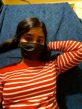 Snapshot of mini-queen chatting on 12/02/25, 11:15 mini-queen online show from 12/02/25, 11:15