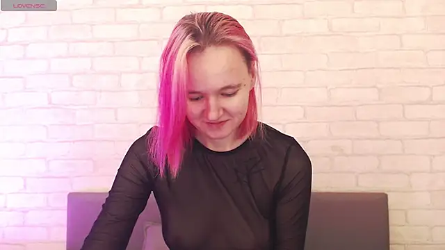 Ericha Stone online show from 10/31/25, 01:28