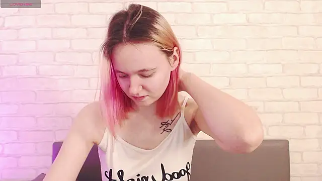 Snapshot of Ericha_Stone chatting on 02/06/26, 01:21 Ericha Stone online show from 02/06/26, 01:21