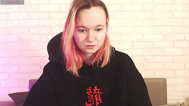 Snapshot of Ericha_Stone chatting on 03/12/26, 01:56 Ericha Stone online show from 03/12/26, 01:56