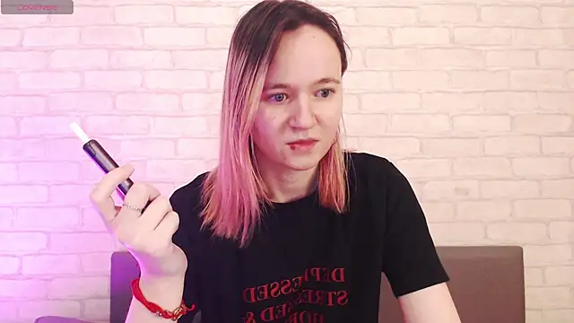 Snapshot of Ericha_Stone chatting on 04/19/26, 01:16 Ericha Stone online show from 04/19/26, 01:16