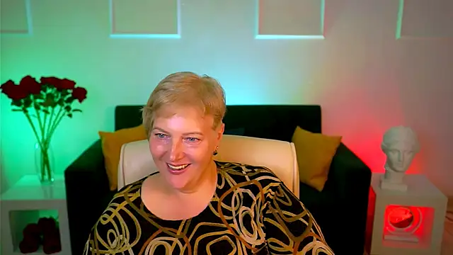 Snapshot of MaryMogan chatting on 10/01/25, 12:55 MaryMogan online show from 10/01/25, 12:55