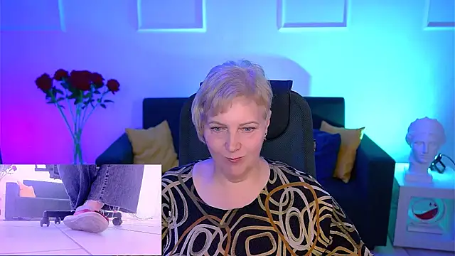 Snapshot of MaryMogan chatting on 10/07/25, 08:44 MaryMogan online show from 10/07/25, 08:44