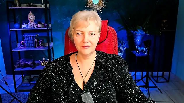 Snapshot of MaryMogan chatting on 10/27/25, 05:00 MaryMogan online show from 10/27/25, 05:00