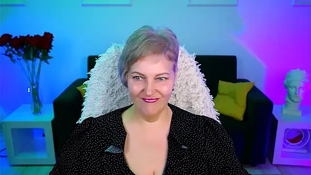 Snapshot of MaryMogan chatting on 11/17/25, 04:51 MaryMogan online show from 11/17/25, 04:51