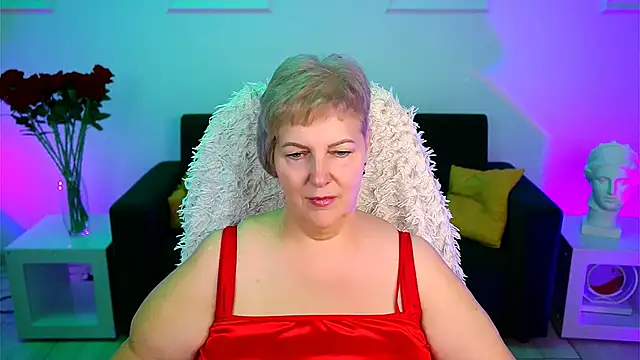 Snapshot of MaryMogan chatting on 11/18/25, 05:01 MaryMogan online show from 11/18/25, 05:01