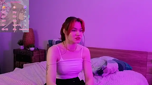 Snapshot of MauraSpurrier chatting on 09/19/25, 07:03 MauraSpurrier online show from 09/19/25, 07:03