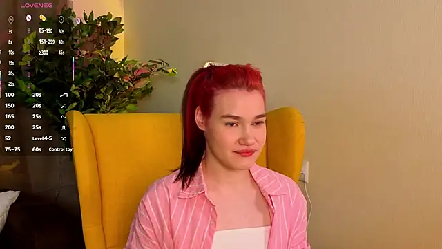 Snapshot of MauraSpurrier chatting on 10/16/25, 07:04 MauraSpurrier online show from 10/16/25, 07:04