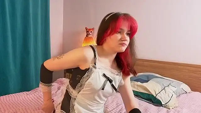 Snapshot of MauraSpurrier chatting on 10/21/25, 06:41 MauraSpurrier online show from 10/21/25, 06:41