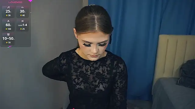 Snapshot of LilyHeupel chatting on 10/19/25, 06:58 LilyHeupel online show from 10/19/25, 06:58