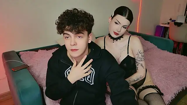 Alice18James online show from 11/09/25, 04:49