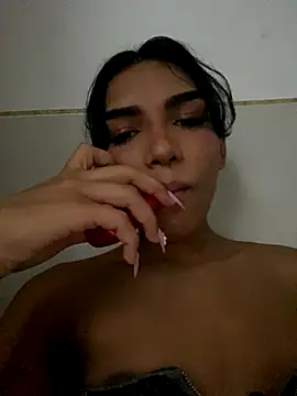 Snapshot of VeronicaSaenzx chatting on 11/12/25, 08:08 VeronicaSaenzx online show from 11/12/25, 08:08