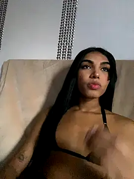 Snapshot of VeronicaSaenzx chatting on 11/22/25, 10:42 VeronicaSaenzx online show from 11/22/25, 10:42