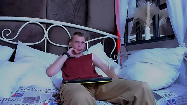 Snapshot of TimBlaks chatting on 09/15/25, 03:45 TimBlaks online show from 09/15/25, 03:45