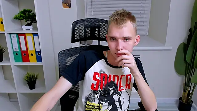 Snapshot of TimBlaks chatting on 10/15/25, 08:42 TimBlaks online show from 10/15/25, 08:42