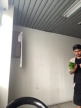 cristopher wallacee online show from 10/12/25, 07:46