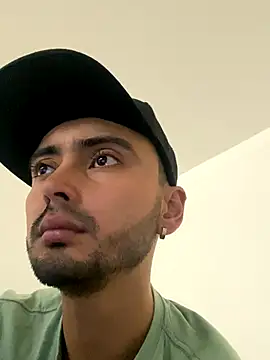 cristopher wallacee online show from 10/13/25, 08:09