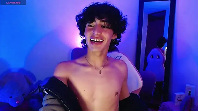 Snapshot of saanti_foxs chatting on 09/21/25, 12:45 saanti foxs online show from 09/21/25, 12:45