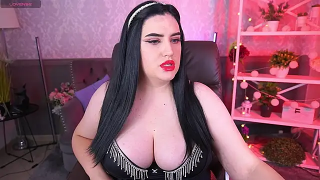 LunaPearll online show from 10/06/25, 12:46