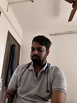 Snapshot of vinay_smalldick chatting on 11/14/25, 04:00 vinay smalldick online show from 11/14/25, 04:00