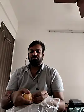 Snapshot of vinay_smalldick chatting on 11/30/25, 02:37 vinay smalldick online show from 11/30/25, 02:37