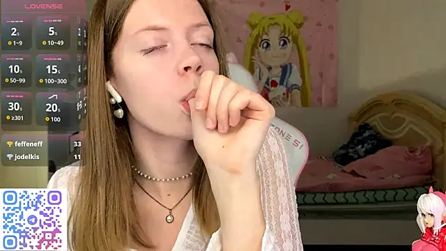 Snapshot of VibeQueenLucy chatting on 11/03/25, 12:28 VibeQueenLucy online show from 11/03/25, 12:28