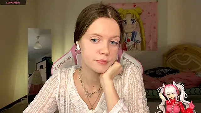 Snapshot of VibeQueenLucy chatting on 11/04/25, 12:15 VibeQueenLucy online show from 11/04/25, 12:15