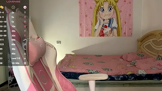 Snapshot of VibeQueenLucy chatting on 11/19/25, 10:37 VibeQueenLucy online show from 11/19/25, 10:37