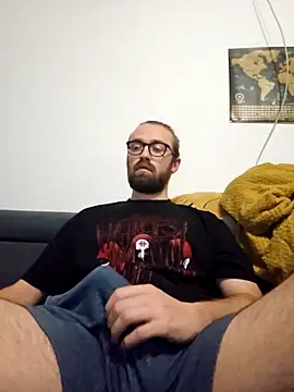 Snapshot of Loopertz chatting on 10/23/25, 05:29 Loopertz online show from 10/23/25, 05:29