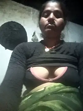 Snapshot of Hansini_Gowda chatting on 10/21/25, 10:32 Hansini Gowda online show from 10/21/25, 10:32