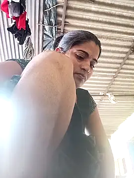 Snapshot of Hansini_Gowda chatting on 11/01/25, 05:31 Hansini Gowda online show from 11/01/25, 05:31