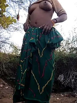 Snapshot of Hita_Grewal chatting on 11/07/25, 01:49 Hita Grewal online show from 11/07/25, 01:49