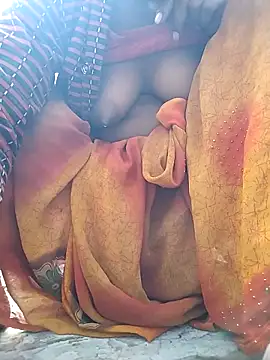 Snapshot of Hita_Grewal chatting on 11/23/25, 03:06 Hita Grewal online show from 11/23/25, 03:06