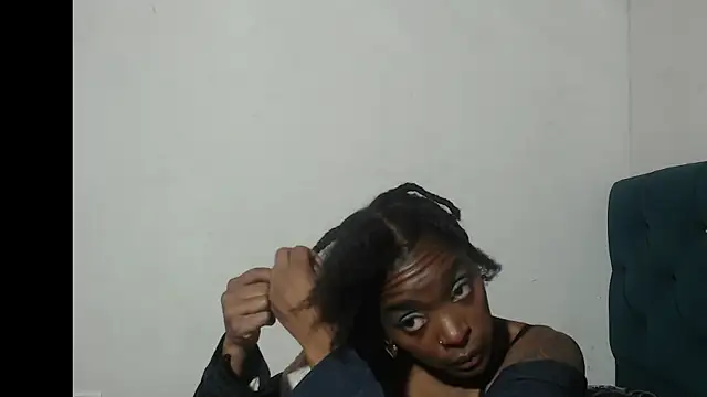 Snapshot of DAVE_NIRAK_RAN chatting on 10/21/25, 12:39 DAVE NIRAK RAN online show from 10/21/25, 12:39