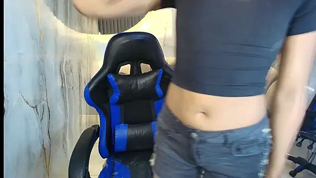 Snapshot of katty_berry_r chatting on 10/21/25, 07:36 katty berry r online show from 10/21/25, 07:36