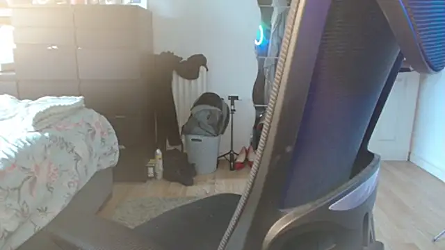 Snapshot of Prill940 chatting on 10/17/25, 09:45 Prill940 online show from 10/17/25, 09:45