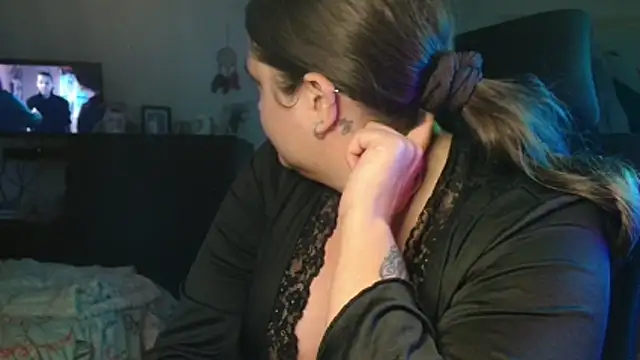 Snapshot of Prill940 chatting on 11/18/25, 07:40 Prill940 online show from 11/18/25, 07:40