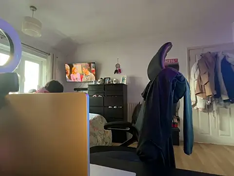 Snapshot of Prill940 chatting on 12/14/25, 08:20 Prill940 online show from 12/14/25, 08:20